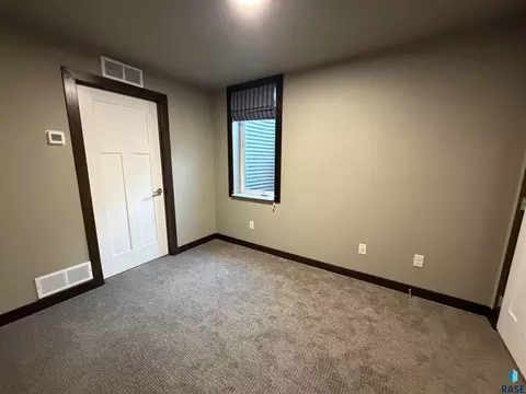 Bedroom - 226 E Residence Pl, Sioux Falls, SD 57104 photo 4 of 5