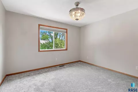 Bedroom - 4404 E Steeple Cir, Sioux Falls, SD 57103 photo 3 of 4