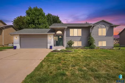 Exterior - 4404 E Steeple Cir, Sioux Falls, SD 57103 photo 2 of 2