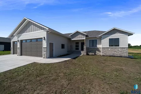 Exterior - 408 E 11th St, Crooks, SD 57020 photo 4 of 4