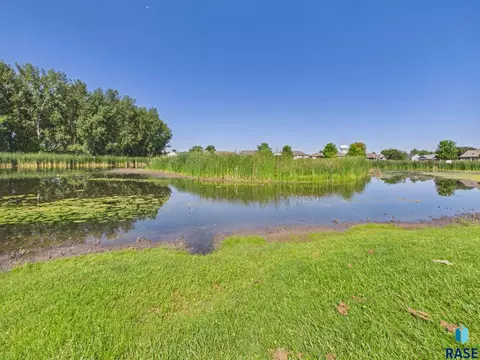 View/Area - 2900 E Indigo Pl, Sioux Falls, SD 57108 photo 2 of 2