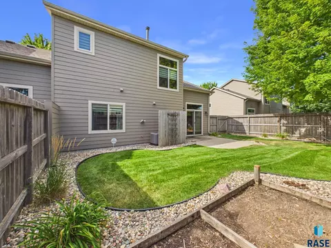 Exterior - 2900 E Indigo Pl, Sioux Falls, SD 57108 photo 6 of 6