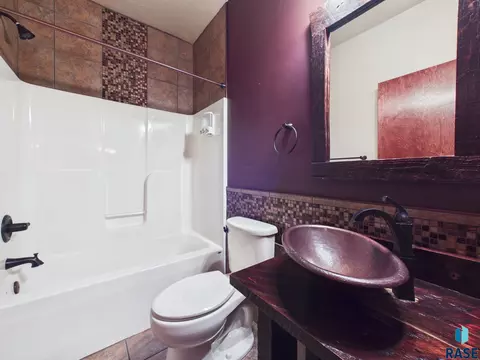 Bath - 2900 E Indigo Pl, Sioux Falls, SD 57108 photo 1 of 4