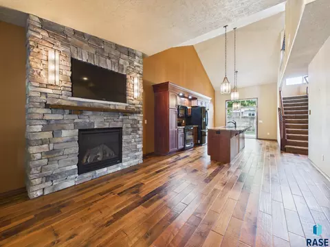 Living - 2900 E Indigo Pl, Sioux Falls, SD 57108 photo 2 of 6