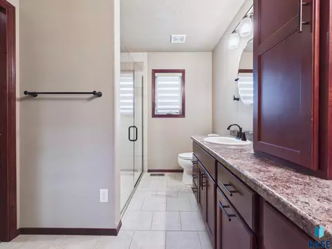 Bath - 2900 E Indigo Pl, Sioux Falls, SD 57108 photo 4 of 4
