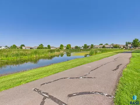 View/Area - 2900 E Indigo Pl, Sioux Falls, SD 57108 photo 1 of 2