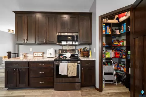 Kitchen - 25398 454th Ave, Montrose, SD 57048 photo 6 of 6