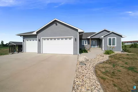Exterior - 25398 454th Ave, Montrose, SD 57048 photo 3 of 11