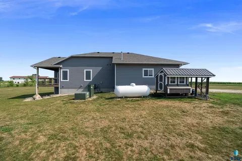 Exterior - 25398 454th Ave, Montrose, SD 57048 photo 7 of 11