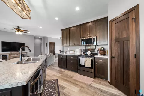 Kitchen - 25398 454th Ave, Montrose, SD 57048 photo 4 of 6