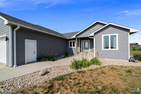 Exterior - 25398 454th Ave, Montrose, SD 57048 photo 4 of 11