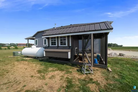 Exterior - 25398 454th Ave, Montrose, SD 57048 photo 8 of 11