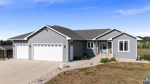 Exterior - 25398 454th Ave, Montrose, SD 57048 photo 9 of 11