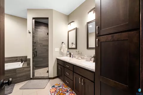 Bath - 25398 454th Ave, Montrose, SD 57048 photo 1 of 7