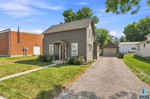 1112 Broadway St, Larchwood, IA 51241