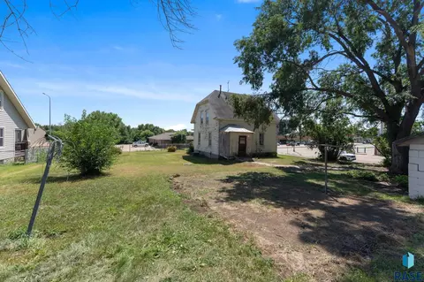 Exterior - 804 E 5th St, Canton, SD 57013 photo 11 of 14