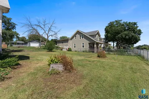 Exterior - 804 E 5th St, Canton, SD 57013 photo 14 of 14
