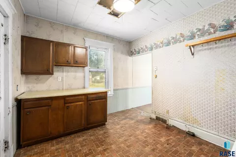 Kitchen - 804 E 5th St, Canton, SD 57013 photo 4 of 5