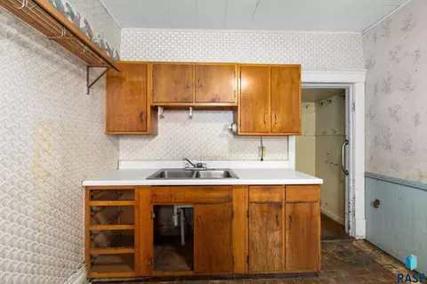 Kitchen - 804 E 5th St, Canton, SD 57013 photo 5 of 5