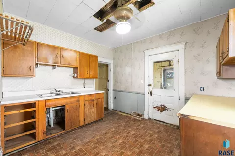 Kitchen - 804 E 5th St, Canton, SD 57013 photo 1 of 5