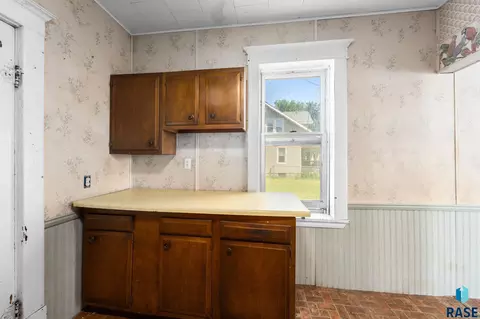 Kitchen - 804 E 5th St, Canton, SD 57013 photo 3 of 5