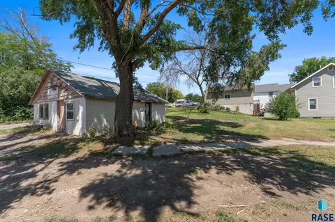 Exterior - 804 E 5th St, Canton, SD 57013 photo 3 of 14