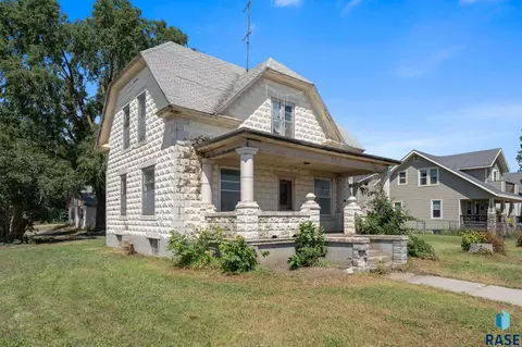 Exterior - 804 E 5th St, Canton, SD 57013 photo 12 of 14