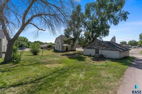 Exterior - 804 E 5th St, Canton, SD 57013 photo 2 of 14