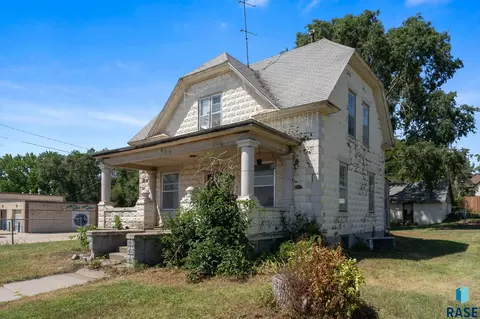 Exterior - 804 E 5th St, Canton, SD 57013 photo 5 of 14