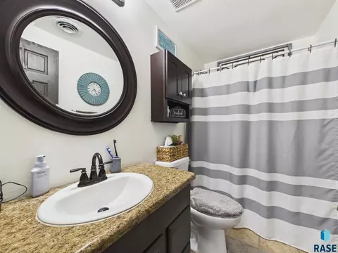 Bath - 809 E Leslie Dr, Garretson, SD 57030 photo 2 of 2