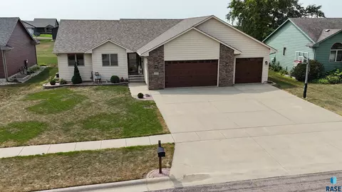 Other - 809 E Leslie Dr, Garretson, SD 57030 photo 1 of 7