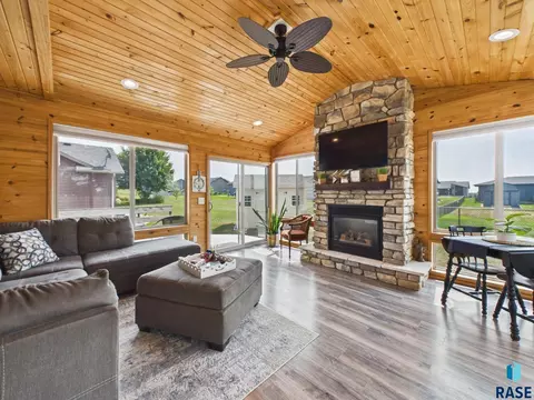 Living - 809 E Leslie Dr, Garretson, SD 57030 photo 1 of 3