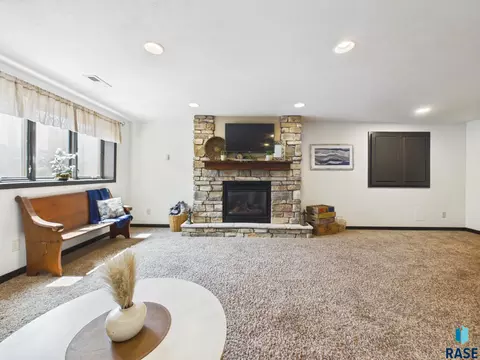 Living - 809 E Leslie Dr, Garretson, SD 57030 photo 2 of 3