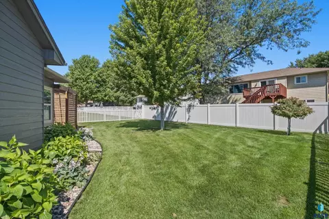 Exterior - 5108 E Villa Ridge St, Sioux Falls, SD 57110 photo 8 of 8