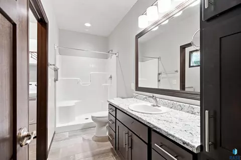 Bath - 5108 E Villa Ridge St, Sioux Falls, SD 57110 photo 2 of 2