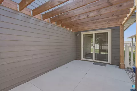 Exterior - 5108 E Villa Ridge St, Sioux Falls, SD 57110 photo 4 of 8