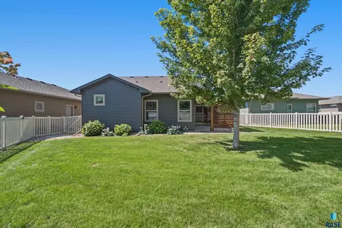 Exterior - 5108 E Villa Ridge St, Sioux Falls, SD 57110 photo 7 of 8