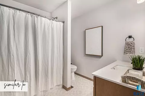 Bath - 3516 S Jerome Pl, Sioux Falls, SD 57106 photo 2 of 2