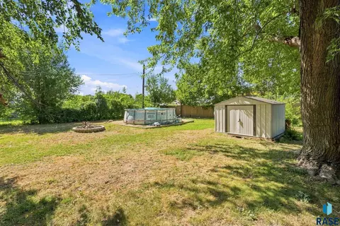 Exterior - 233 N Meyer Ln, Sioux Falls, SD 57103 photo 5 of 5