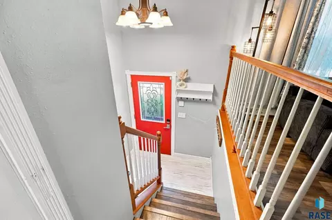 Entry Way - 233 N Meyer Ln, Sioux Falls, SD 57103 photo 1 of 1
