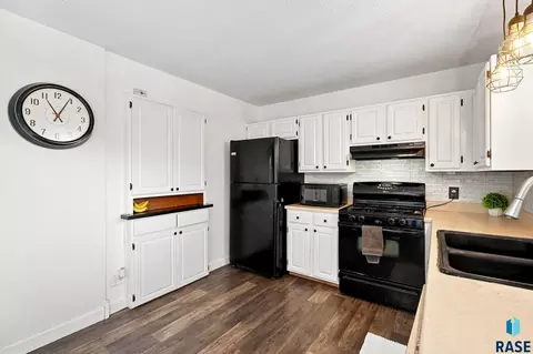 Kitchen - 233 N Meyer Ln, Sioux Falls, SD 57103 photo 2 of 2