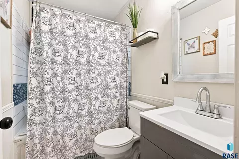 Bath - 233 N Meyer Ln, Sioux Falls, SD 57103 photo 1 of 1