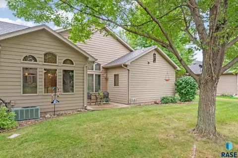 Exterior - 711 70th Pl E, Sioux Falls, SD 57108 photo 4 of 13