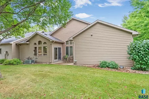 Exterior - 711 70th Pl E, Sioux Falls, SD 57108 photo 5 of 13