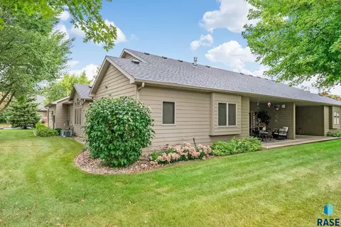 Exterior - 711 70th Pl E, Sioux Falls, SD 57108 photo 7 of 13