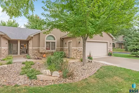 Exterior - 711 70th Pl E, Sioux Falls, SD 57108 photo 3 of 13