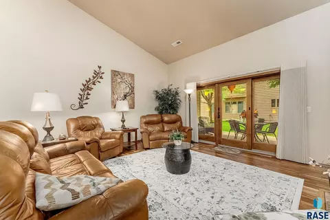 Living - 711 70th Pl E, Sioux Falls, SD 57108 photo 2 of 6
