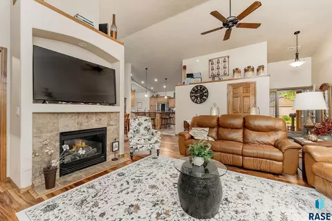 Living - 711 70th Pl E, Sioux Falls, SD 57108 photo 3 of 6