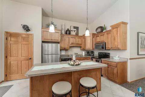 Kitchen - 711 70th Pl E, Sioux Falls, SD 57108 photo 3 of 3