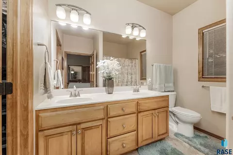 Bath - 711 70th Pl E, Sioux Falls, SD 57108 photo 1 of 2